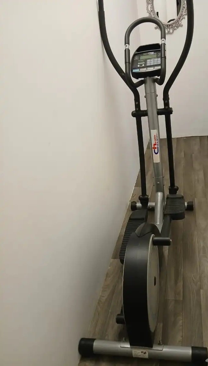 دراجة رياضية شبه جديده