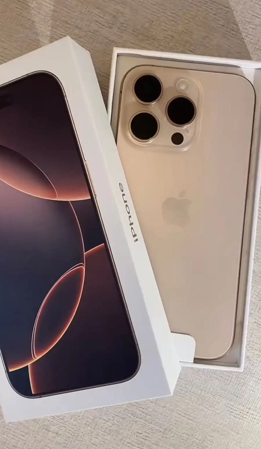 آيفون 16 برو ماكس صحراوي