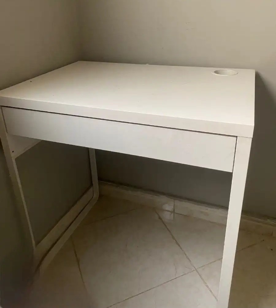 طاولة مكتبية