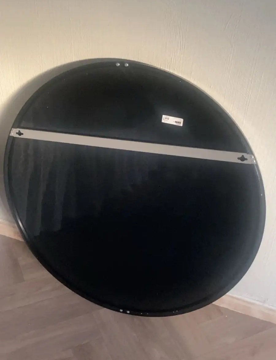 هذي المرايا اصليه من ايكيا صحتها جيده ولا يوجد بها اي تلف