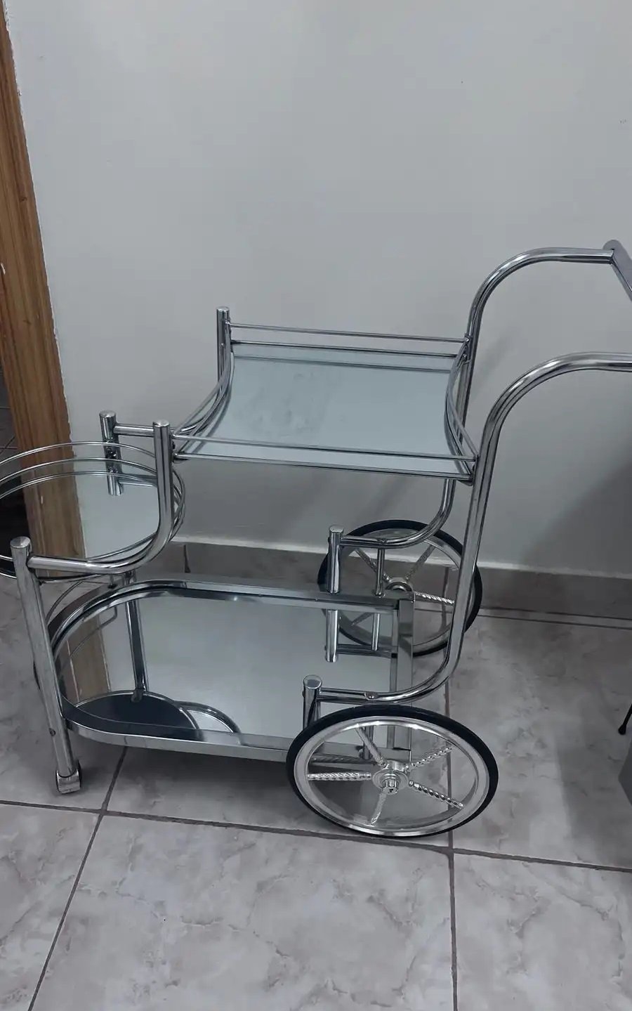 عربة تقديم. السعر 60 ريال