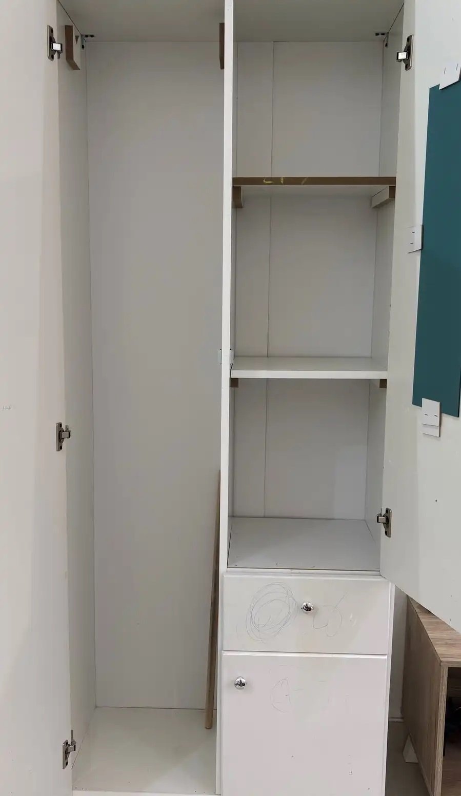 دولاب ملابس