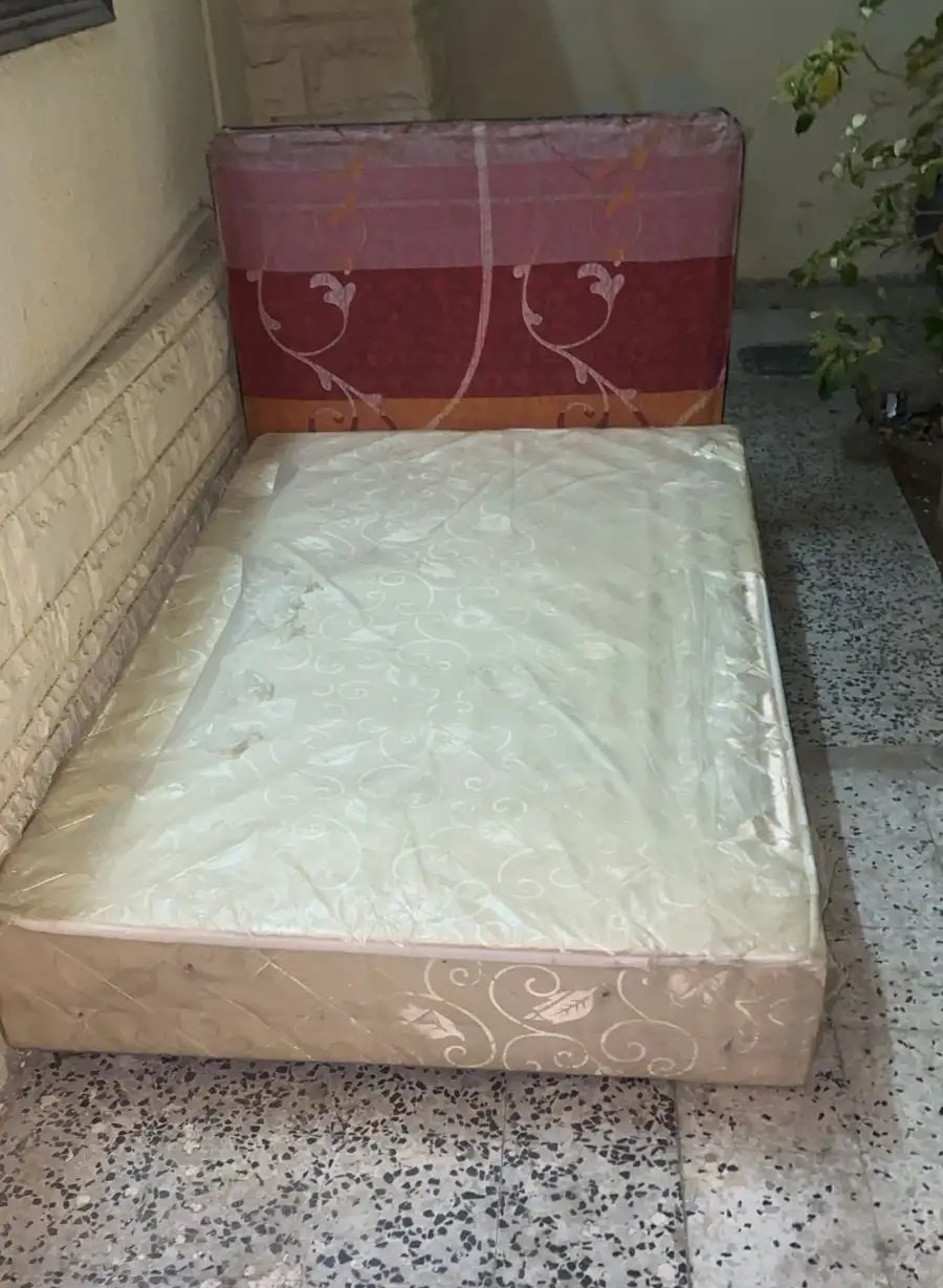 سرير نفر مع المرتبة