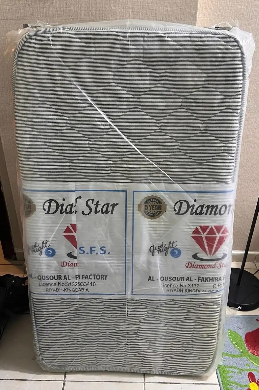 سرير اطفال مع مرتبة