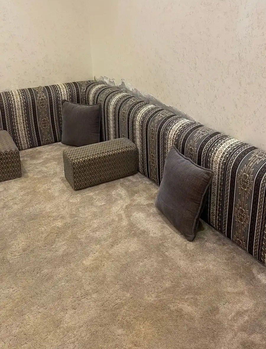 للبيع كنب ارضي نظيف