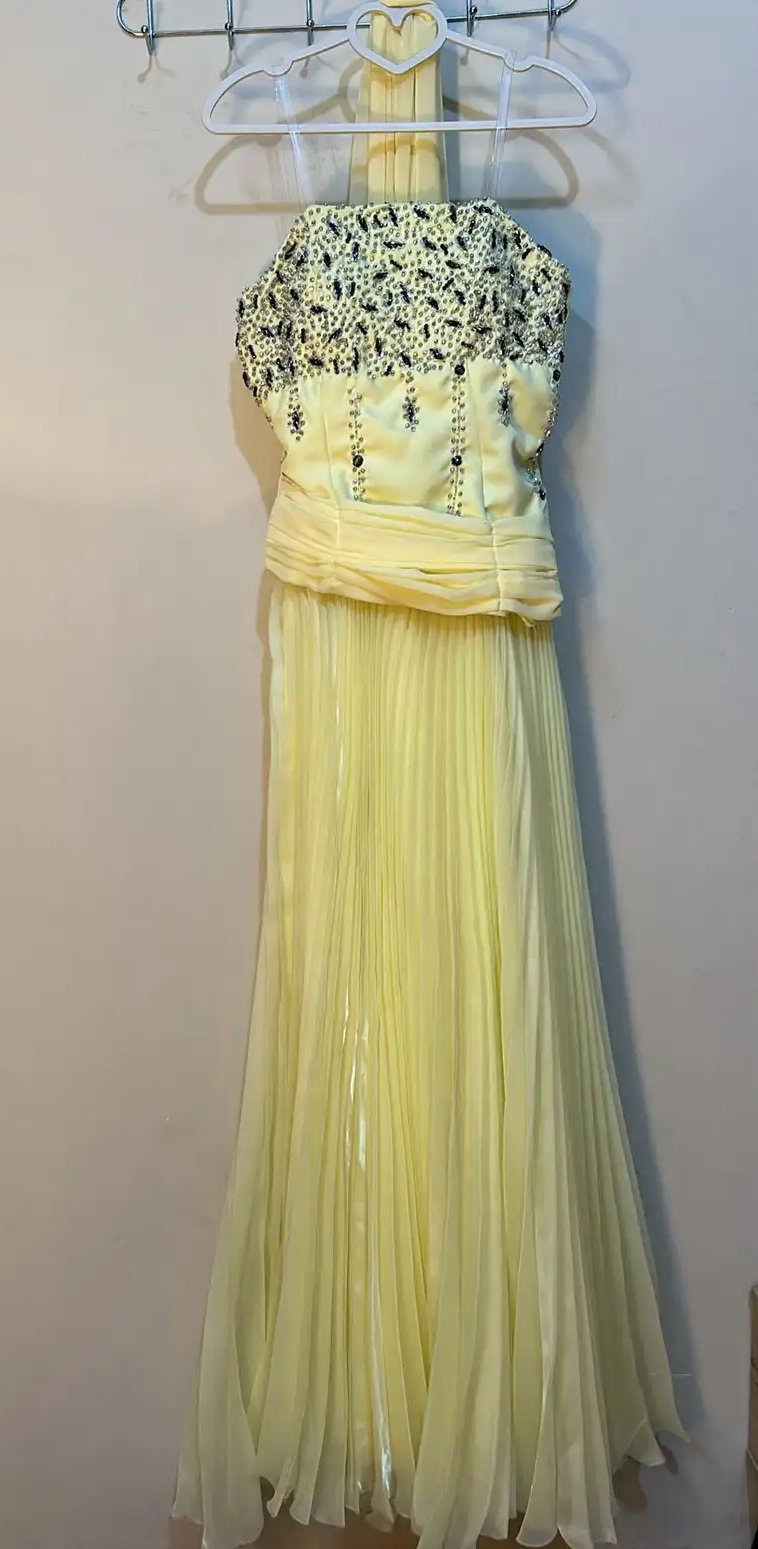 فستان زواج مع طرحه