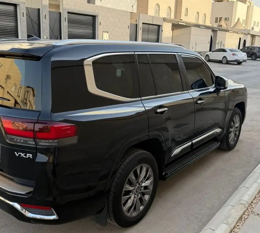 لاندكروزر VXR 2023 نضيف جدا