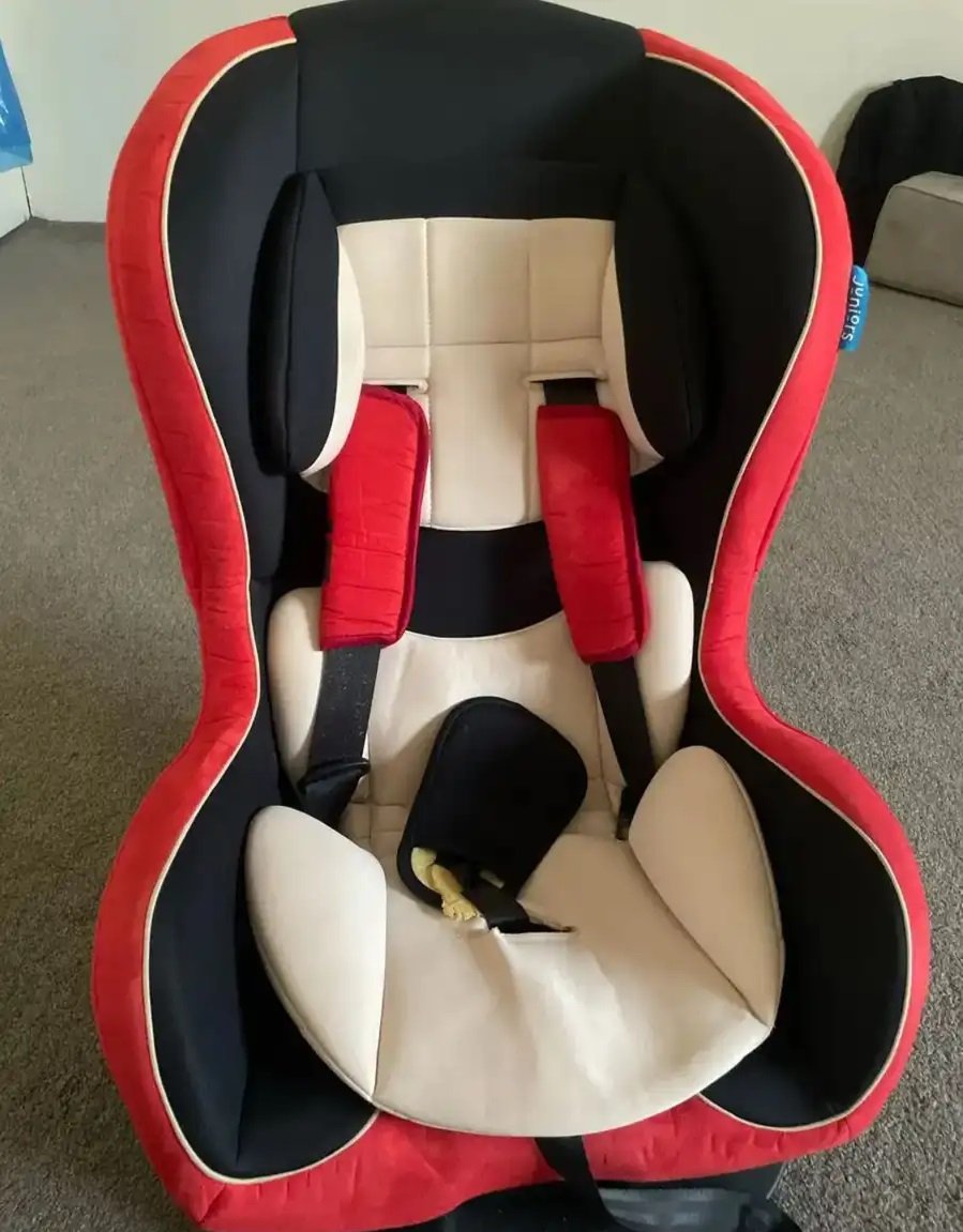 كرسي اطفال للسيارة
