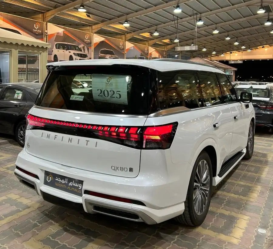 عرض خاص إنفينيتي QX80 سينسوري موديل 2025 السعر شامل 447050