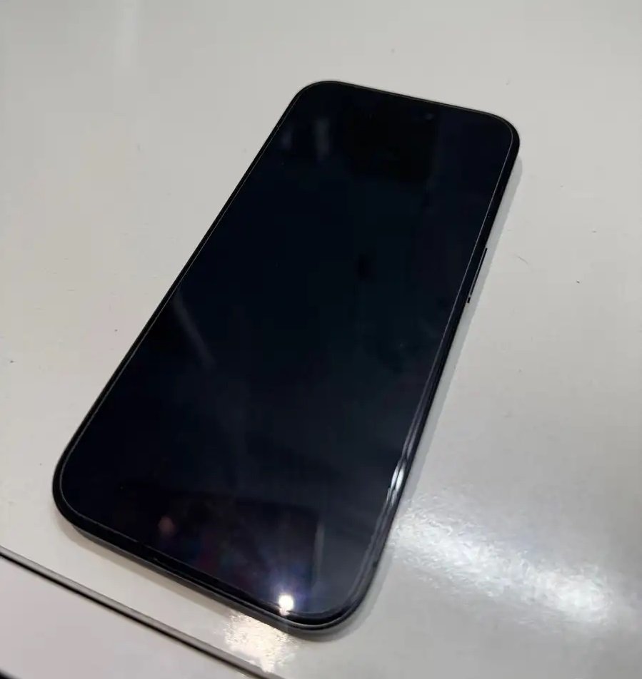 iPhone 15 Pro مساحة 128 جيجا بطارية 99