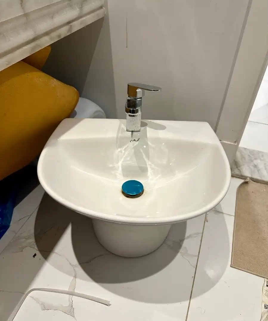مغسلة يد خزف مع خلاط
