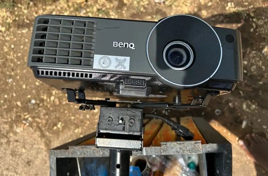 بروجيكتر شبه جديد