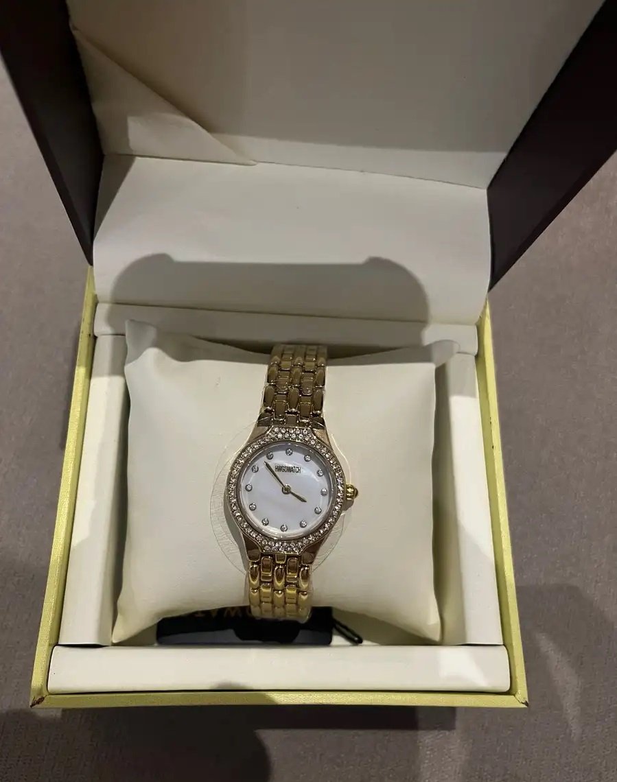 ساعة ماركة هوقو جديدة