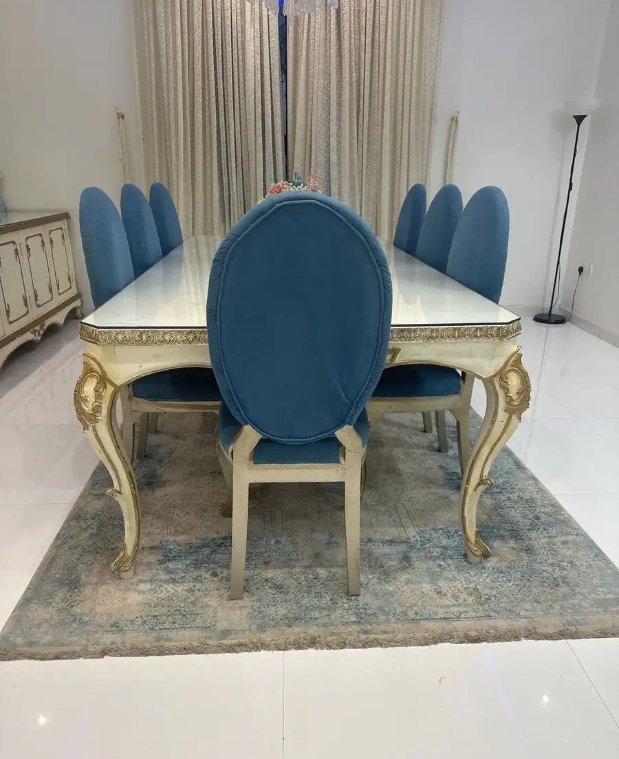 للبيع طاوله طعام مع طاوله بوفيه