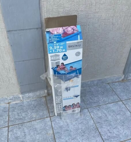 مسبح للبيع