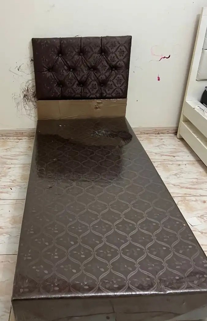 ركنة وسرير مستعمل للبيع