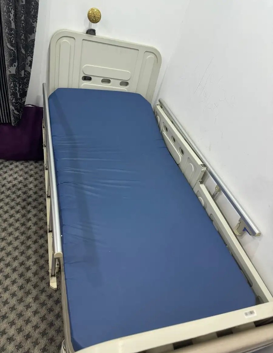 سرير طبي وعربيه