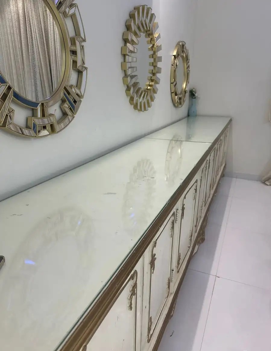 للبيع طاوله طعام مع طاوله بوفيه