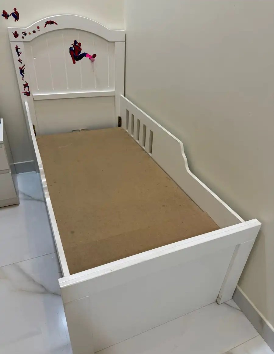 سرير أطفال بحاله ممتازه