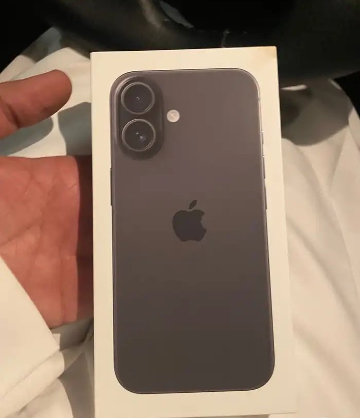 ايفون 16 العادي ذاكره 128 اسود