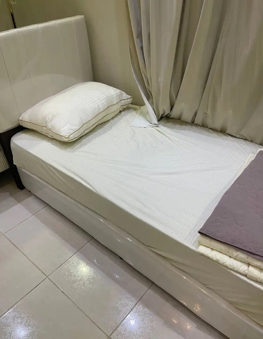 سرير للبيع نفر نظيف وم استخدم الان اسبوعين