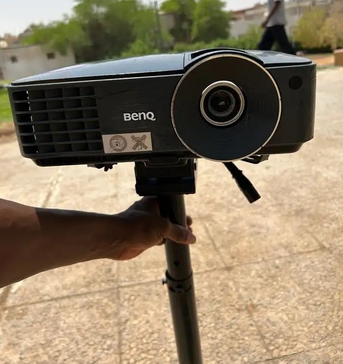 بروجيكتر شبه جديد