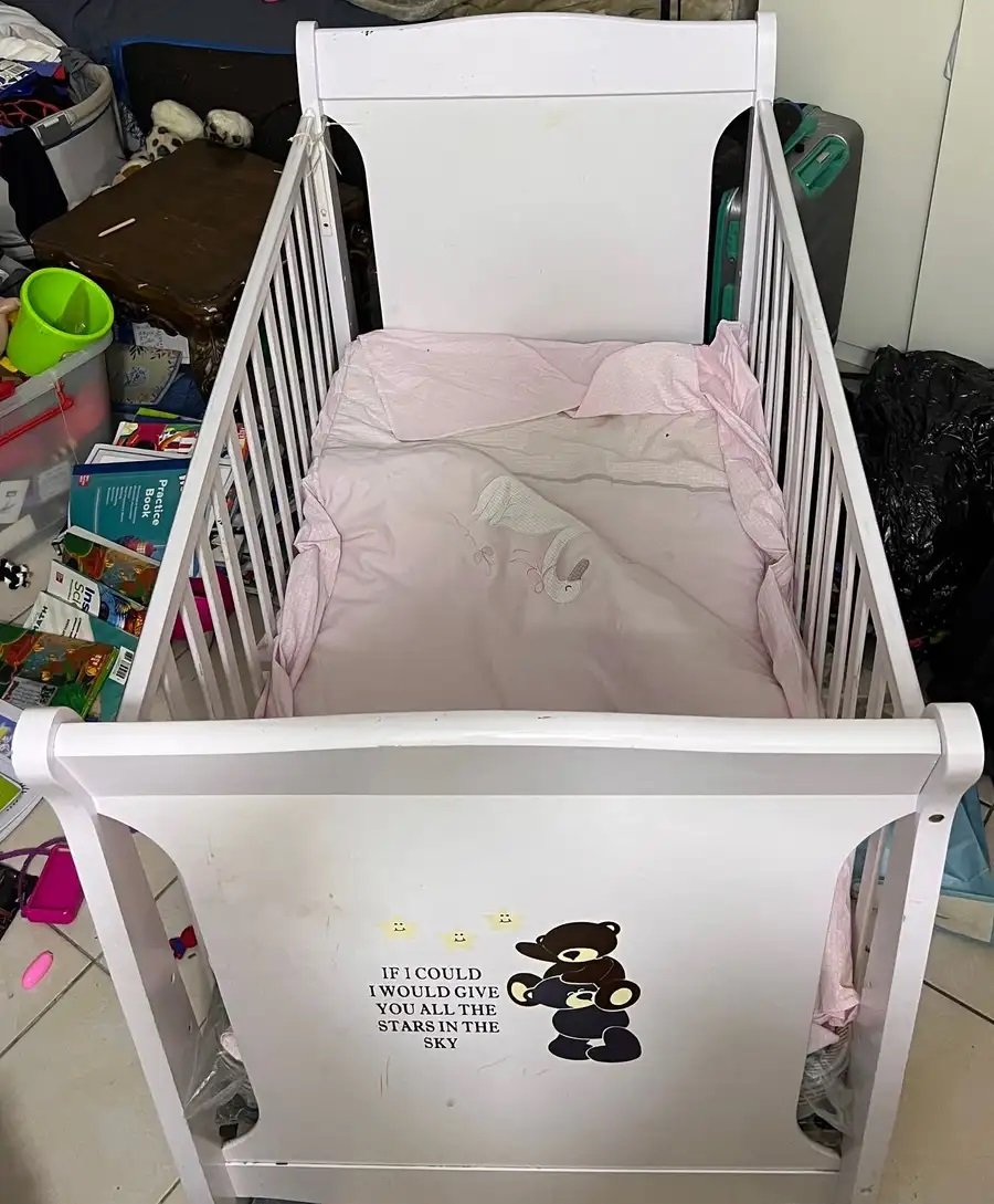 سرير اطفال مع مرتبة