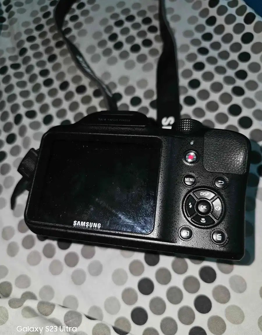 كاميرا سامسونج WB1100F ( شبه جديدة )