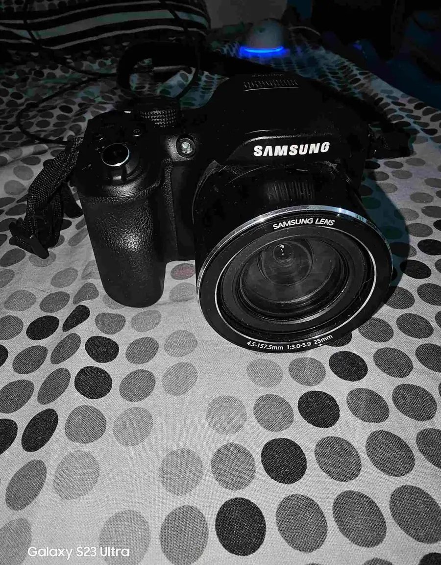 كاميرا سامسونج WB1100F ( شبه جديدة )