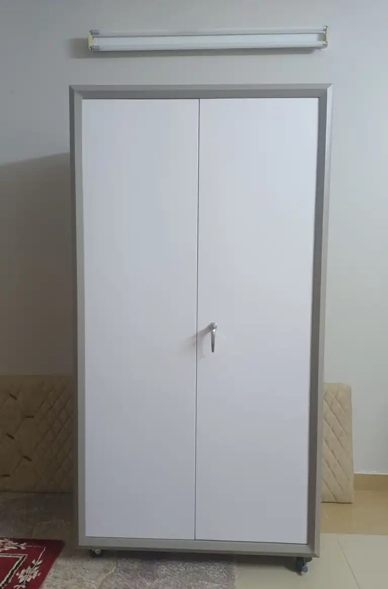 دولاب ملابس حديد جديد بحالة ممتازة غير مستخدم