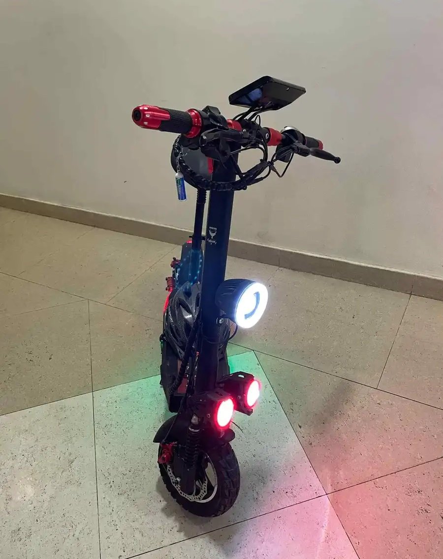 سكوتر سريع سرعة تبلغ 40 كم تقريبا