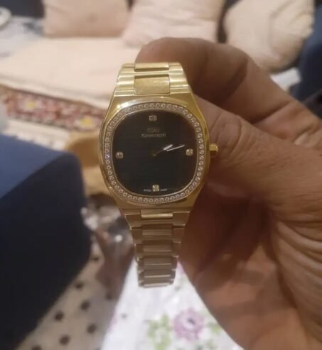 ساعه سويسرية مطليه ذهب ومرصعه الماس … جينوفوكسي …