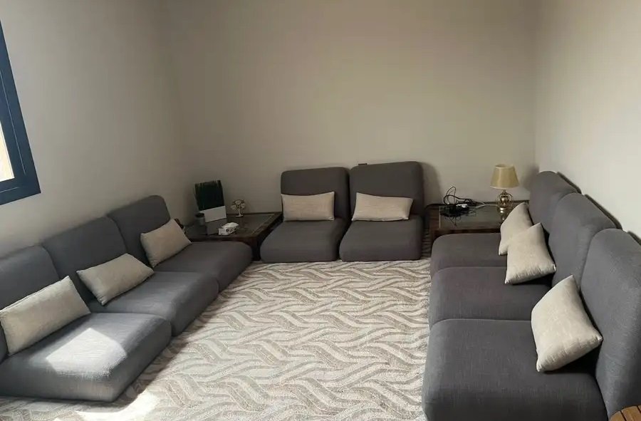 جلسة ارضية 8 قطع طاولتين زاوية