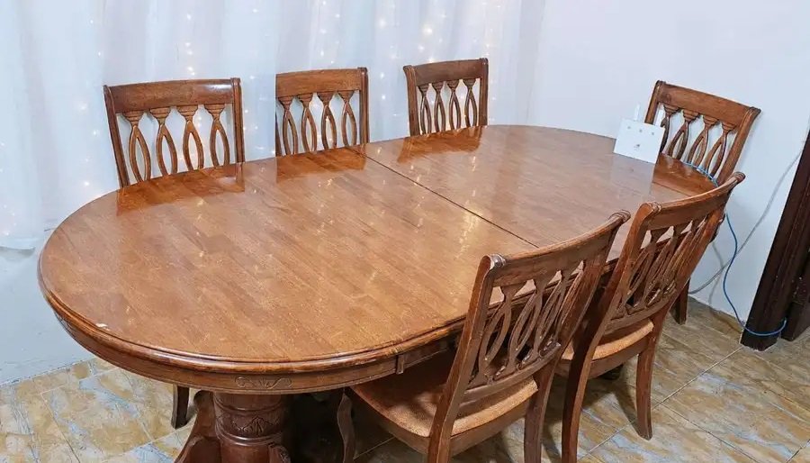 سفرة مع 6 كراسي قابله للتكبير