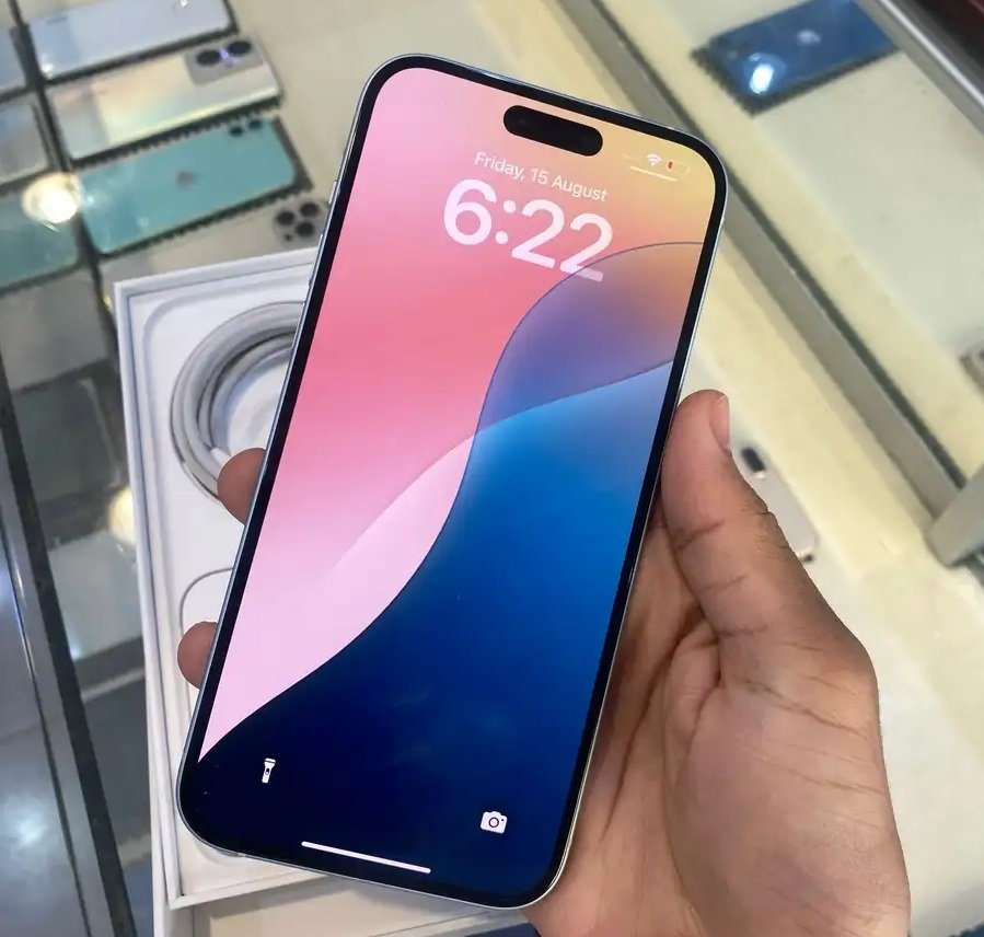 ايفون 15 بلس