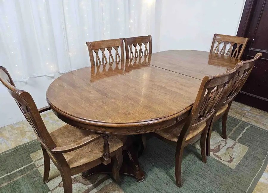 سفرة مع 6 كراسي قابله للتكبير