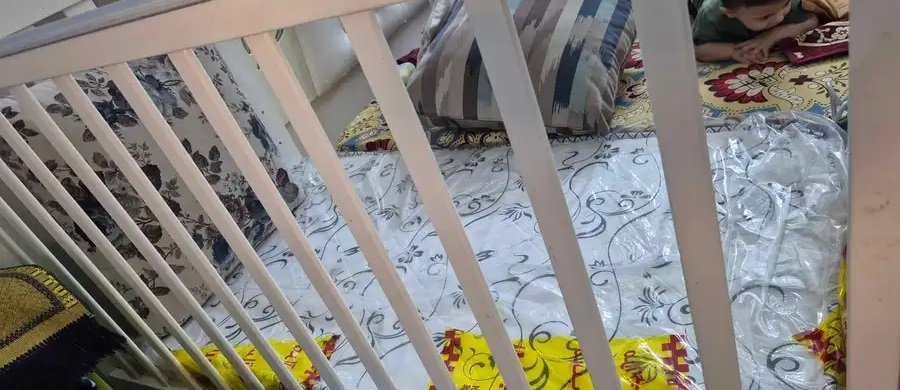 Baby cot ( bed) 80cm x140cm with Moving wheels and new matre