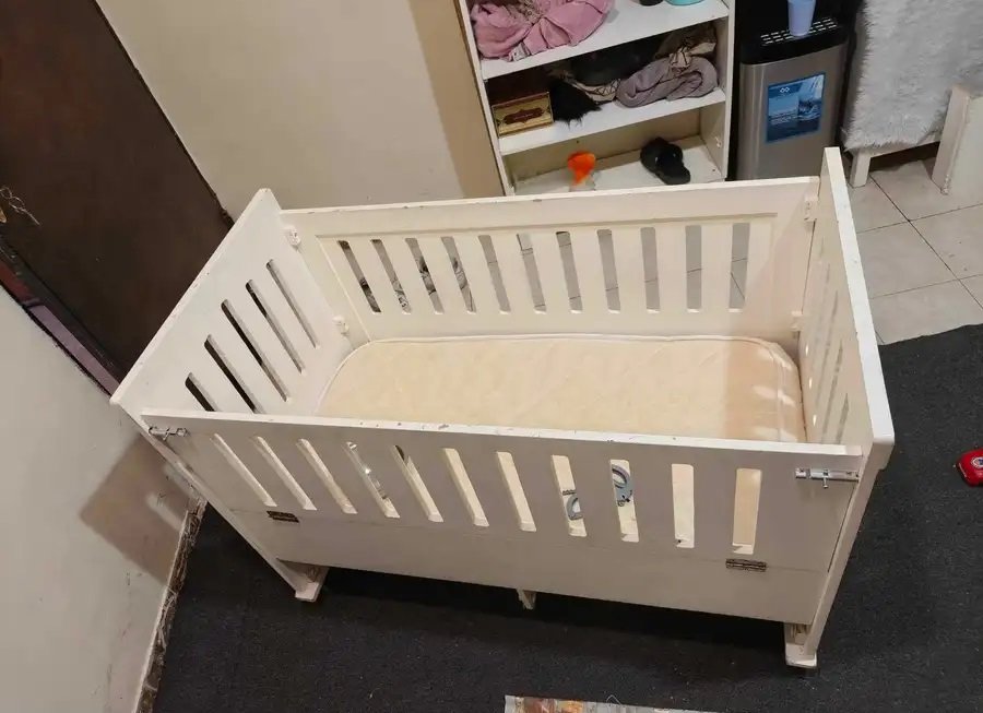 سرير اطفال مع مرتبه ب60 ريال