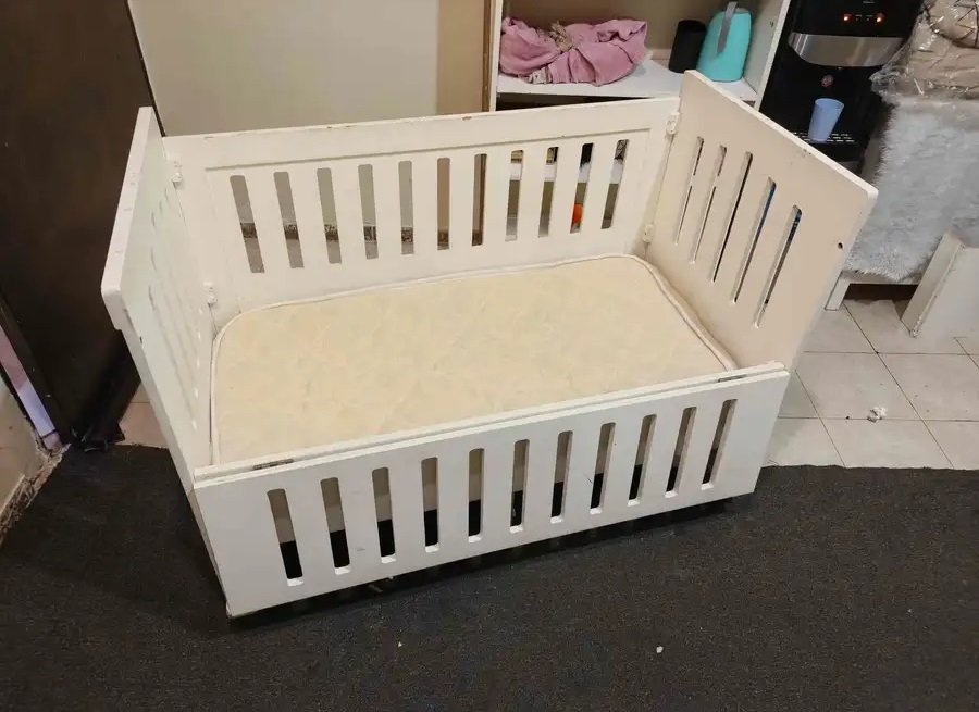 سرير اطفال مع مرتبه ب60 ريال