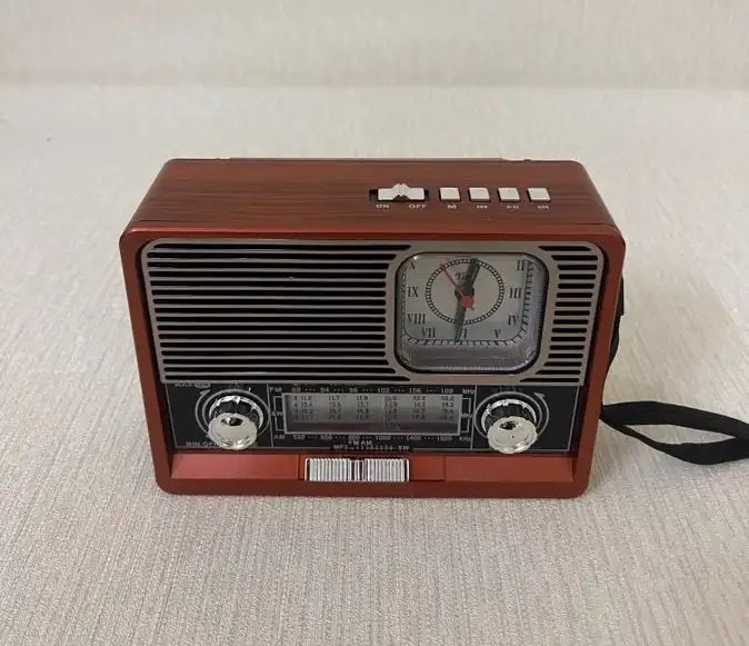 راديو من شركه DLC مع ساعه توقيت