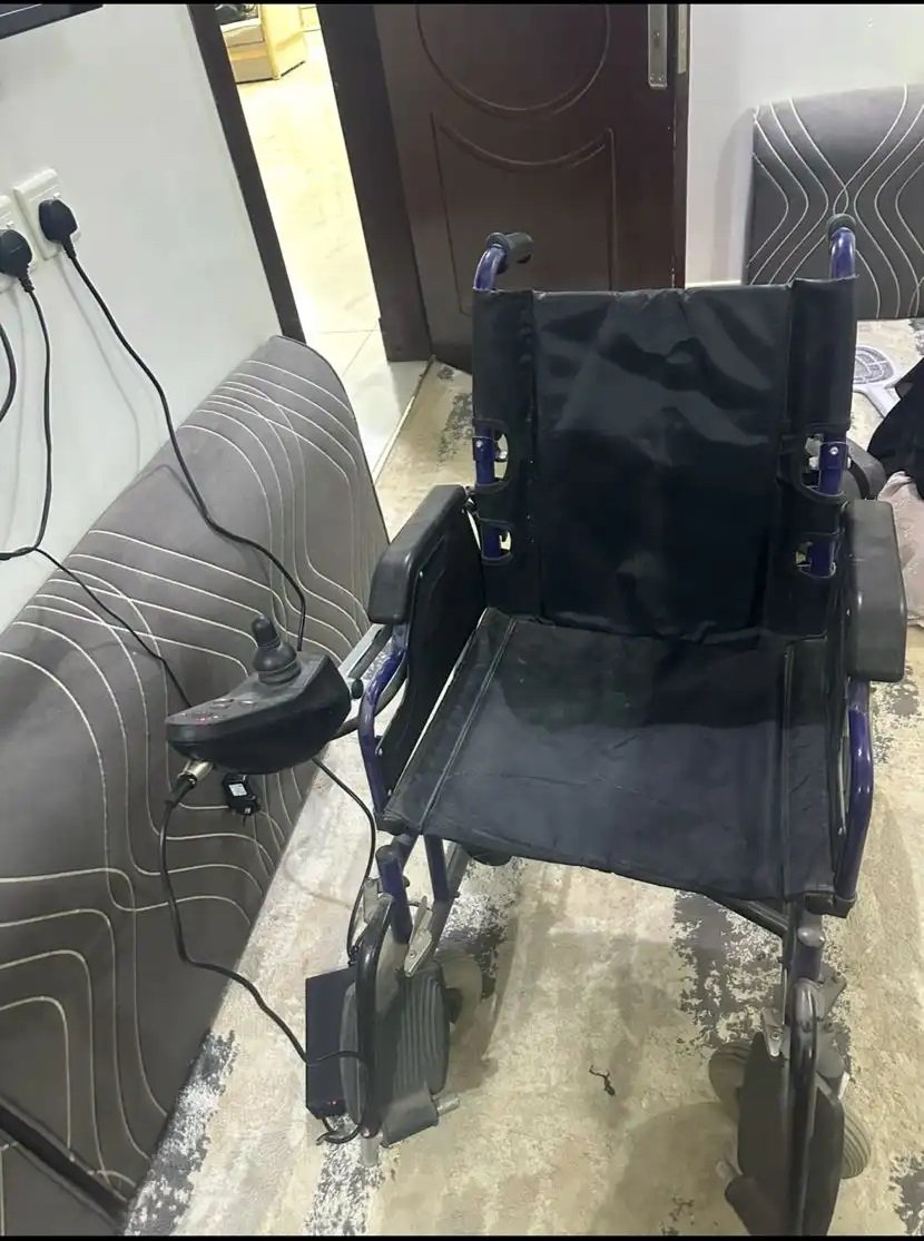 كرسي كهربائي متحرك