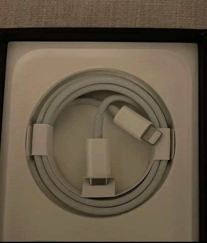 شاحن ايفون اصلي