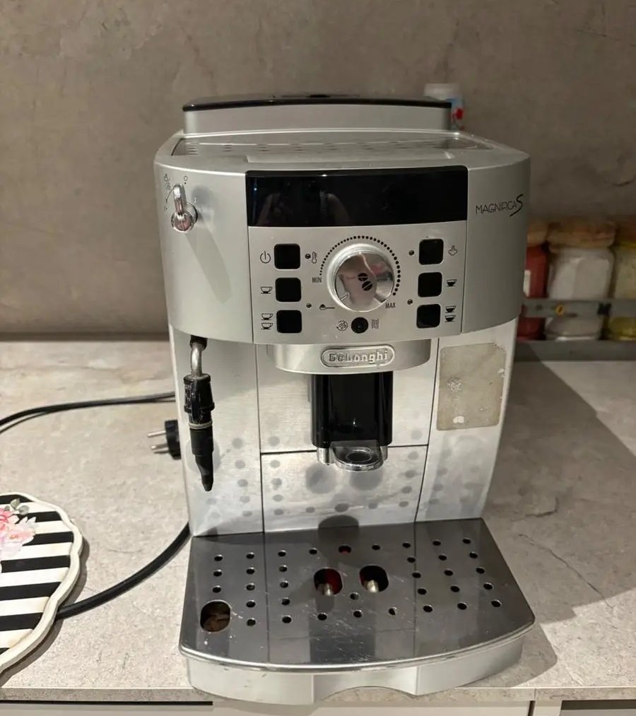 مكينة قهوة ديلونجي