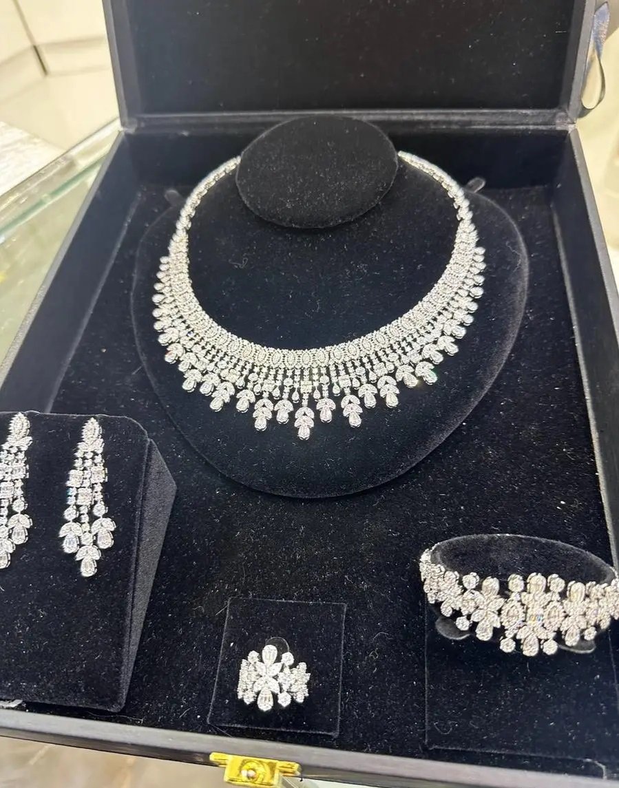 طقم دقة الماس