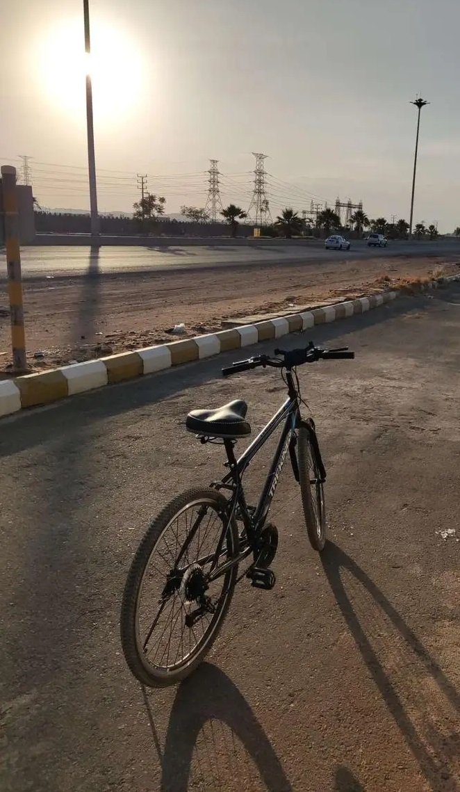 سيكل رياضي وحده من الدواسات طاحت