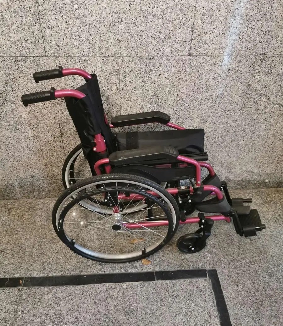 عربة اطفال للمقعدين