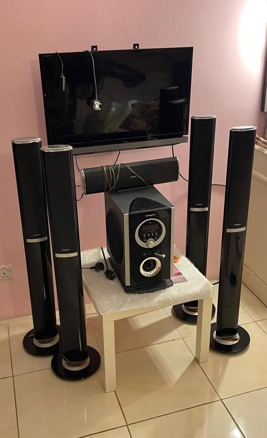 مسرح منزلي وتلفاز