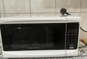 مايكرويف ابيض نظيف