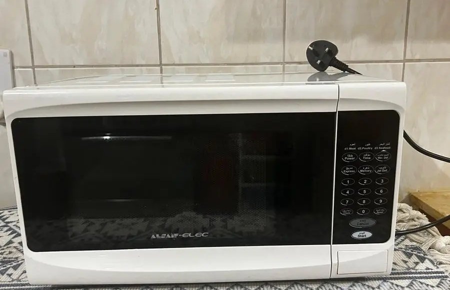 مايكرويف ابيض نظيف