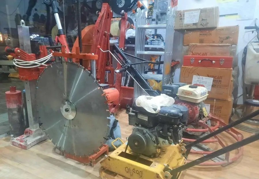 منشار تقطيع خرصانه وتخريم بالكور